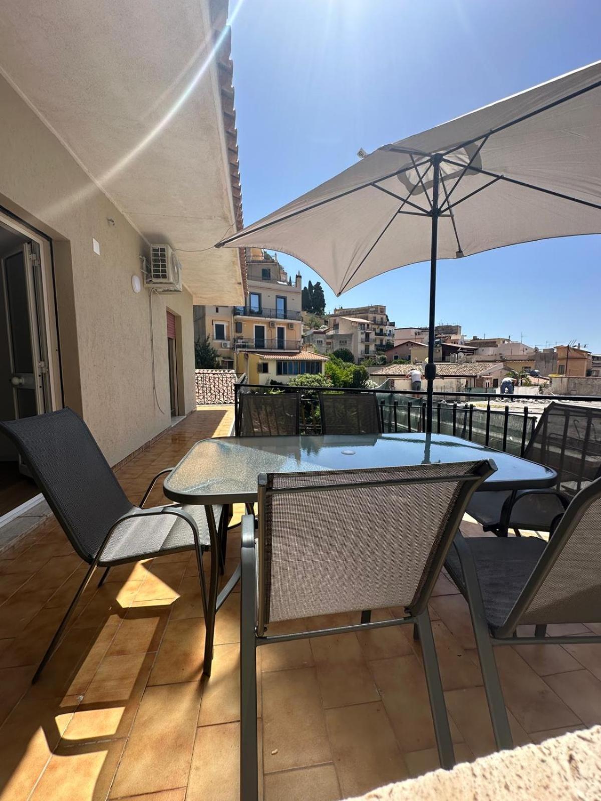 We Home Taormina Center With Parking Zewnętrze zdjęcie